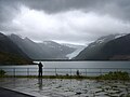 L'Engabreen, langue glaciaire du Svartisen, vue depuis la route 17.