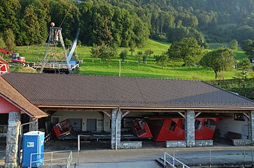 Die Wagen der Bürgenstock-Bahn aus dem Jahr 1910 warten im September 2016 auf ihren Abtransport