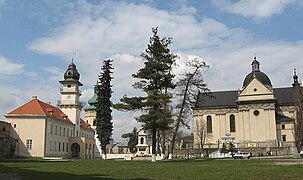 Городская ратуша и костёл Св. Лаврентия