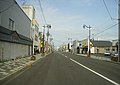 町の中心部を通る国道275号