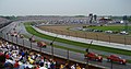 Lo staff dell'Indianapolis Motor Speedway tenta di asciugare la pista per permettere la ripartenza della gara.