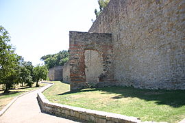 Mur d'enceinte d'Aritim.