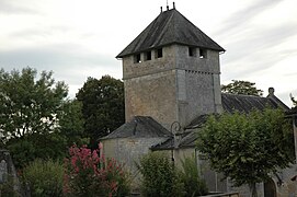 Le clocher fortifié de l'église Saint-Étienne.