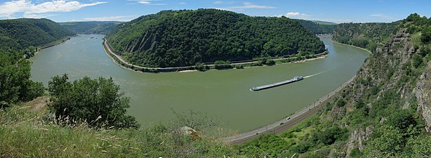 Der südliche Abschnitt des St. Goarer Tales zwischen Oberwesel und der Loreley vom Aussichtspunkt Spitznack