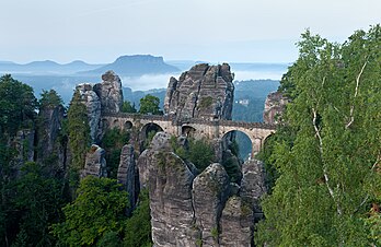 Ponte de Bastei, nas Montanhas de Arenito do Elba, Saxônia, Alemanha. (definição 7 440 × 4 822)