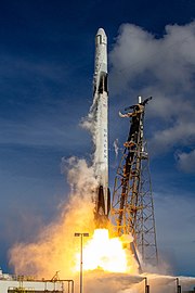 別の角度からのCRS-18の打ち上げ