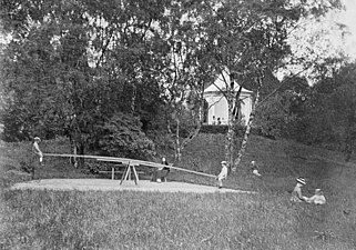 Parken och lusthuset 1880.