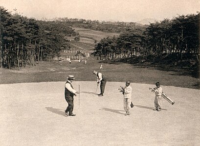 Hyochang Park during the Japanese colonial period, by the Government of Seoul (restored by Adam Cuerden)