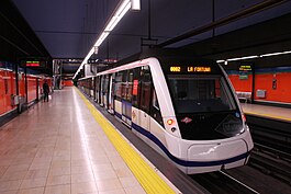 Platforms with 8000 series train at La Peseta station