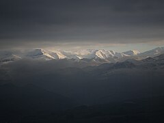 Montes Pasiegos desde el Picu Llen. Pueden apreciarse Porracolina, picón del Fraile,[Or. 1]​ peña Pelada, Castru Valnera, Las Enguinzas...