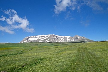 Սպիտակասար բարձրությունը՝ 3555 մետր