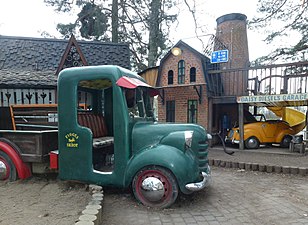 Mulle Meckparken, "Daisy Diesels garage"