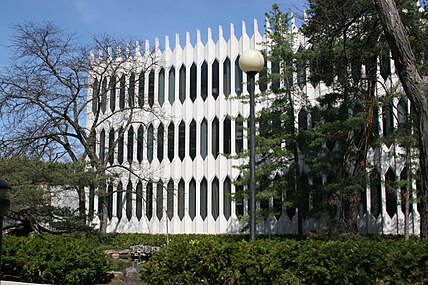 La Bibbins Hall ospita molti dipartimenti classici e l'amministrazione del conservatorio