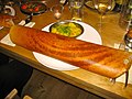 کاغذ کبابی, یک نان فطیر نازک ترد همراه با دوسا، سرو شده در یک رستوران.
