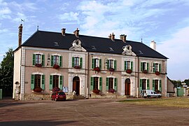 The town hall in Sainpuits