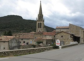 The church and surrounding buildings in Saint-Sauveur-de-Cruzières