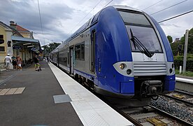 Z 24500, assurant une liaison TER Auvergne-Rhône-Alpes, à quai.