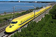 39. KW Ein Doctor Yellow der Baureihe 923 auf Inspektionsfahrt auf der Strecke Tōkaidō-Shinkansen zwischen Hamamatsu und Toyohashi (2021).