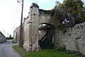 Rue et porche à Violaine.