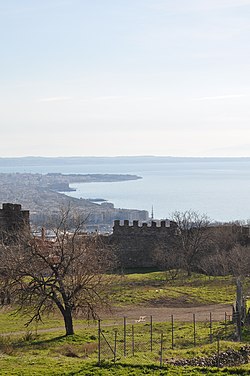 Mikró Émvolon eli Karampournákin niemi Thessalonikista nähtynä.