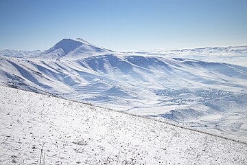 Հատիս բարձրությունը՝ 2528 մետր