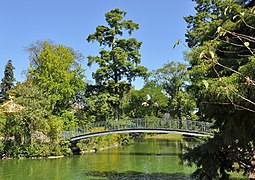 Une passerelle.