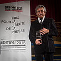 Image 36Cumhuriyet's former editor-in-chief Can Dündar receiving the 2015 Reporters Without Borders Prize. Shortly after, he was arrested. (from Freedom of the press)