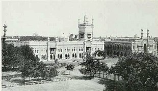 Palacio Chepauk ( terminado en 1768), en la actual Chennai (Madrás), considerado el primer edificio indo-sarraceno