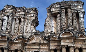 Colonnes en ruine.