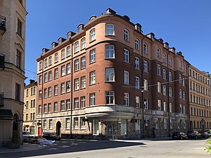 Grundläggaren 19 (Hälsokällan 8) det egna flerbostadshuset.