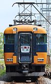 12200系および22000系の幌カバーを閉めた状態と開けた状態