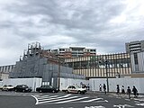 南口ロータリーの東側から見た再建中の旧駅舎（2019年9月）