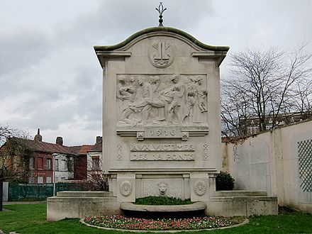 Monument aux victimes de la catastrophe des 18 ponts (1929), Lille.