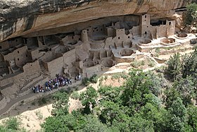 Вид на «Скальный дворец» (Cliff Palace) — крупнейшую постройку парка