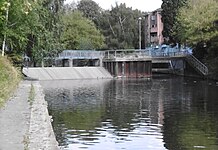 Écluse de l'embranchement de Croix au port du Dragon avec les embranchements vers Croix et Villeneuve d'Ascq.