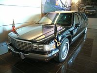 O Cadillac Fleetwood 1993.