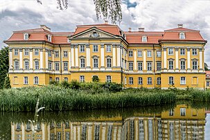 Radomierzyce Palace