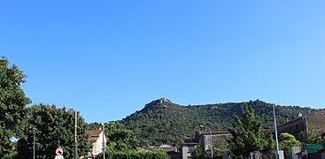 Vue du castrum Saint-Jean depuis le village.