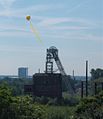 Schachtzeichen über der Zeche Sterkrade und ihrem Förderturm Mai 2010