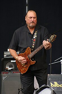 Cropper performing in 2008