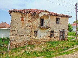 Стара куќа во селото