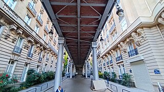 Vue sous le viaduc.