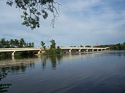 Мост через реку в городе Уисконсин-Рапидс