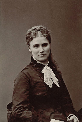 Christina Nilsson, condessa de Casa Miranda, (1843-1921), uma célebre soprano sueca, por Félix Nadar, 1870. (definição 1 481 × 2 213)