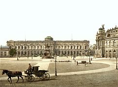 Place du théâtre en 1900.