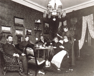 The Råzga family in their home at Strandgade 71.