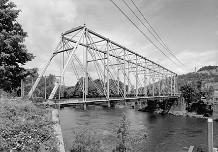 Hayden Bridge, by the Historic American Engineering Record (restored by Bammesk)