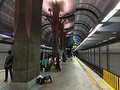 Platform of the LA Metro Hollywood/Highland station in 2016