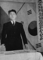 北朝鮮の選挙運動（1946年11月）で、ソビエト連邦の国旗と共に掲げられた太極旗