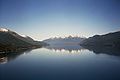 30/03/2007 - Imagen del lago Traful con la cordillera de los Andes de fondo. - Lago Traful